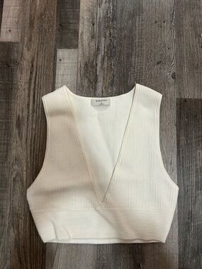 Aritzia Babaton Sculpt-knit white tank